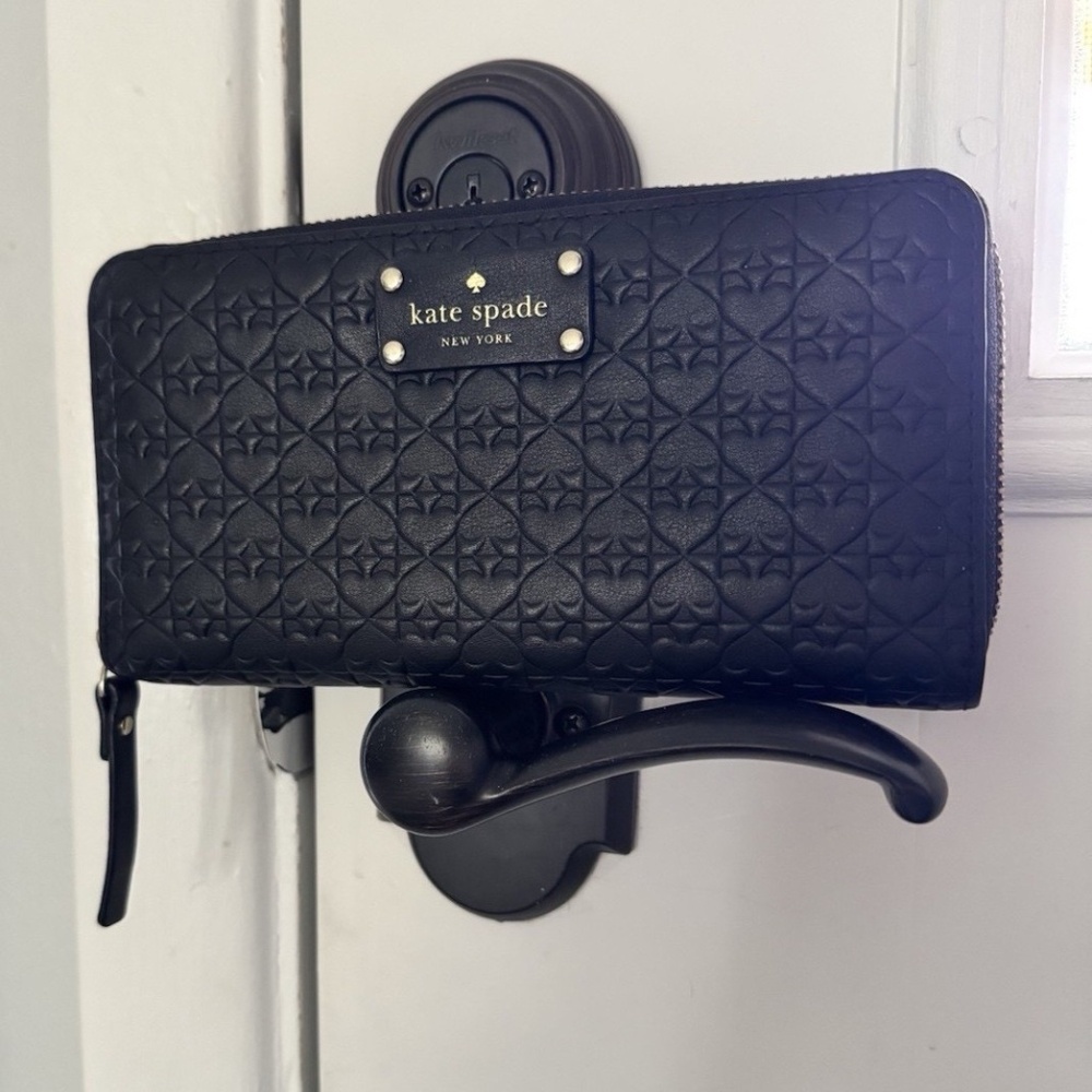 Kate Spade Zip Round Wallet